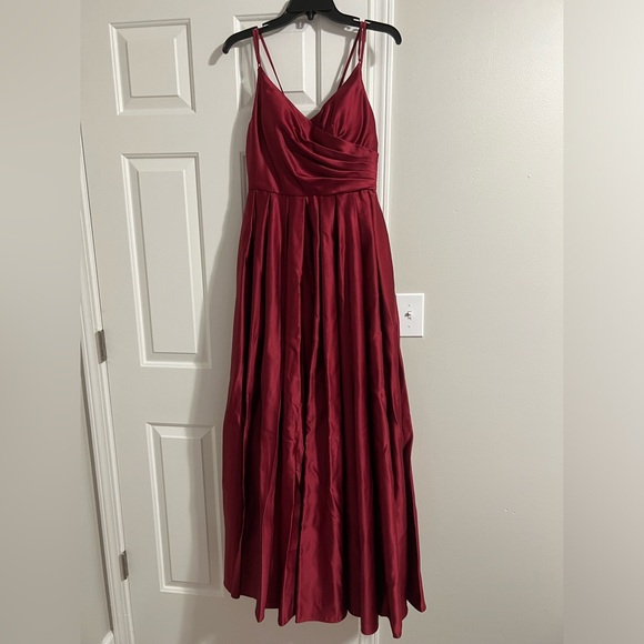 Formal dress - Picture 2 of 4